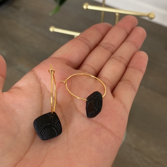 Hoop earrings - Picture 3 of 3